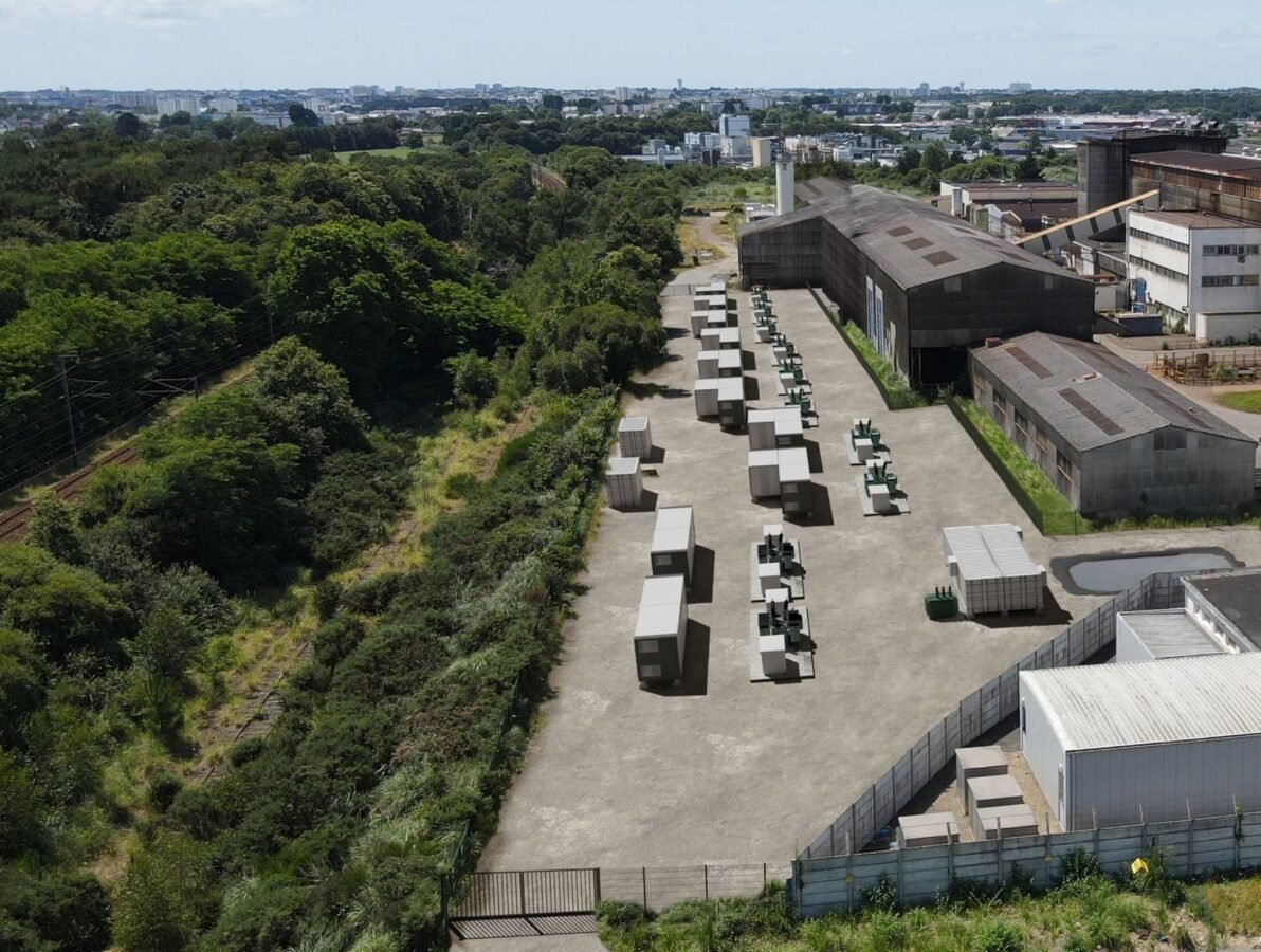 Photomontage aérien de conteneurs de stockage par batteries implantés sur la friche industrielle