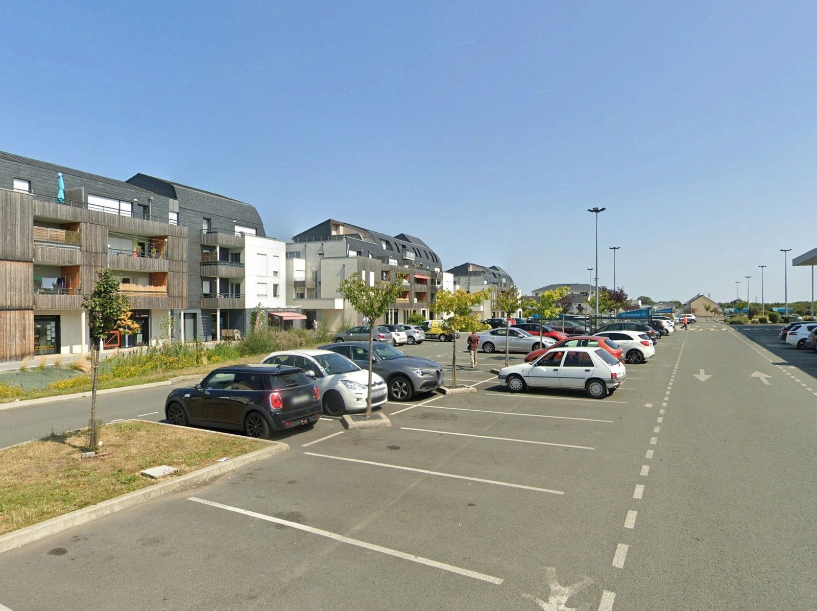 Parking d’une résidence en milieu urbain, avant le projet